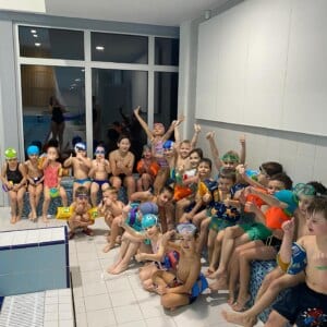 Voda nás baví! 💦 A plaváčci z Mostu posílají pozdrav všem!